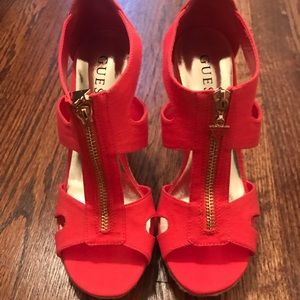 Guess coral wedges 6.5